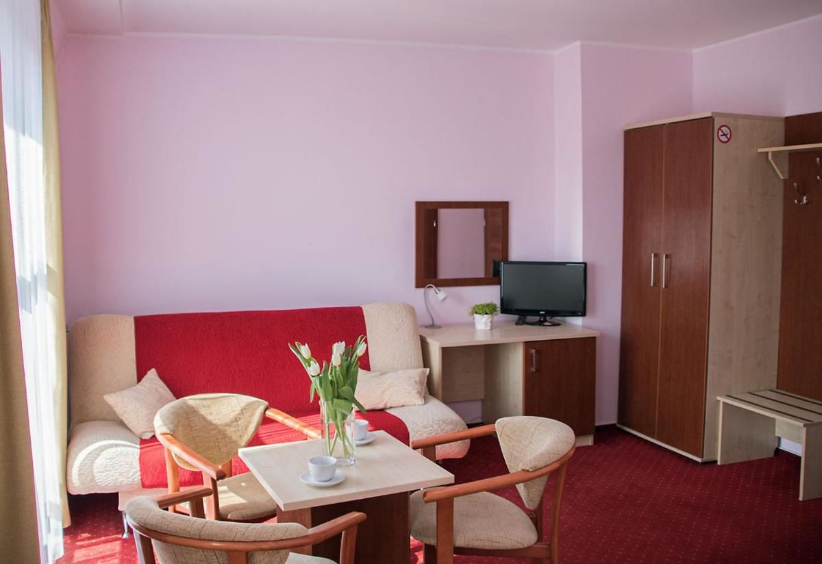 Отель Hotel Aleksander Устка-9